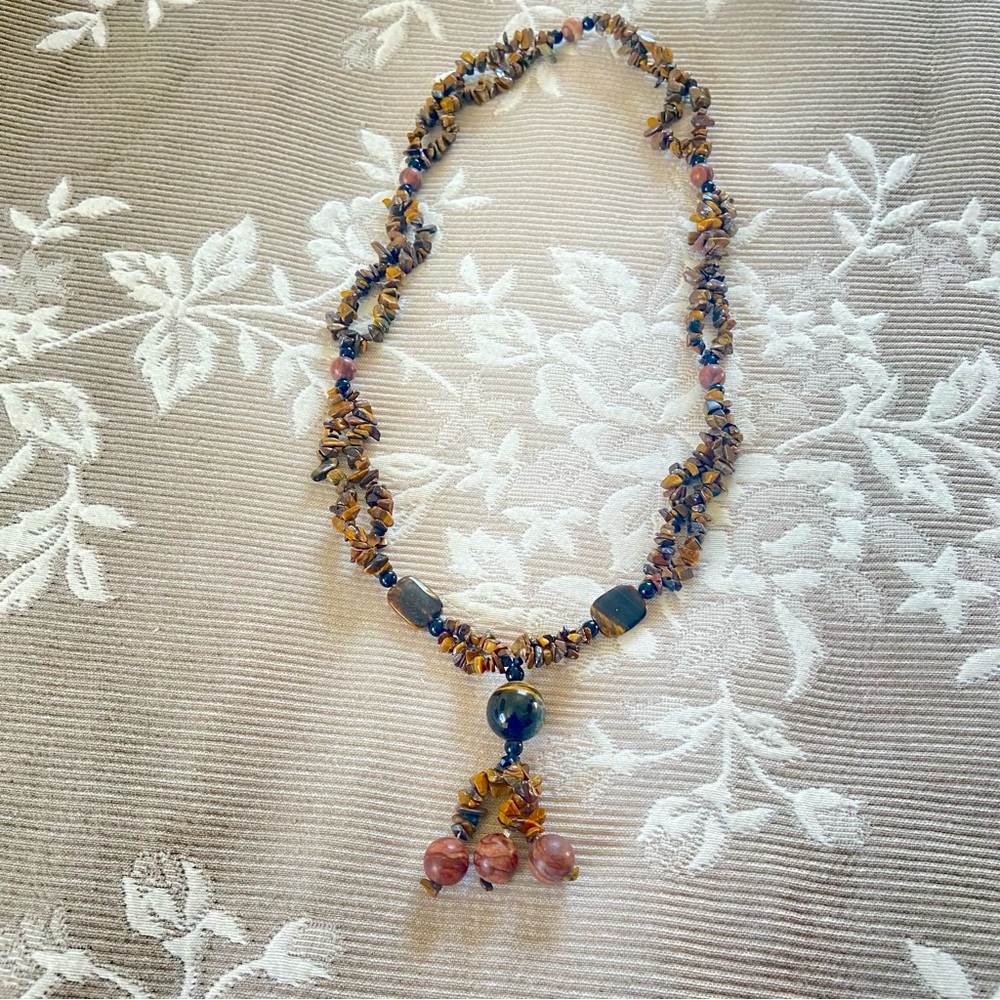 Elegant Multicolor Beaded Necklace - Picture 6 of 16